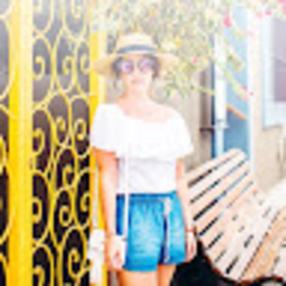 Meet your Posher, Brittany - Picture 1 of 1